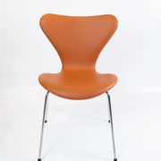 A set of 6 Seven chairs, model 3107, designed by Arne Jacobsen and manufactured by Fritz Hansen.