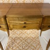 Hairdresser Louis XV shapely feet