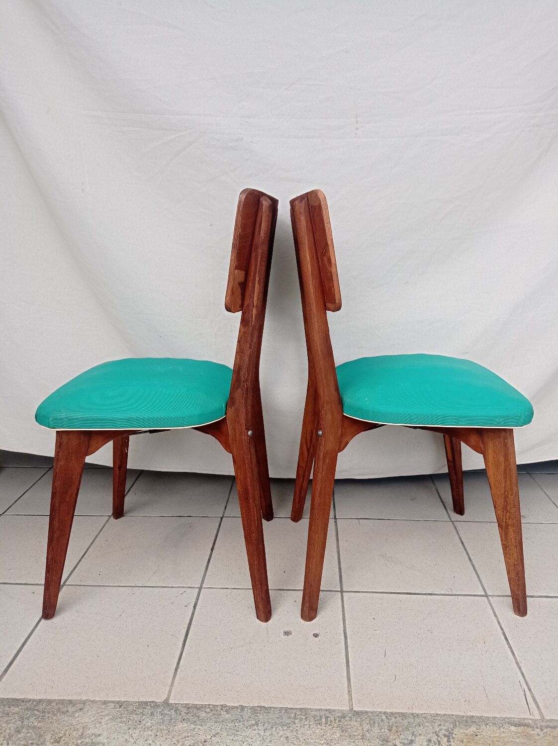 One-piece chairs