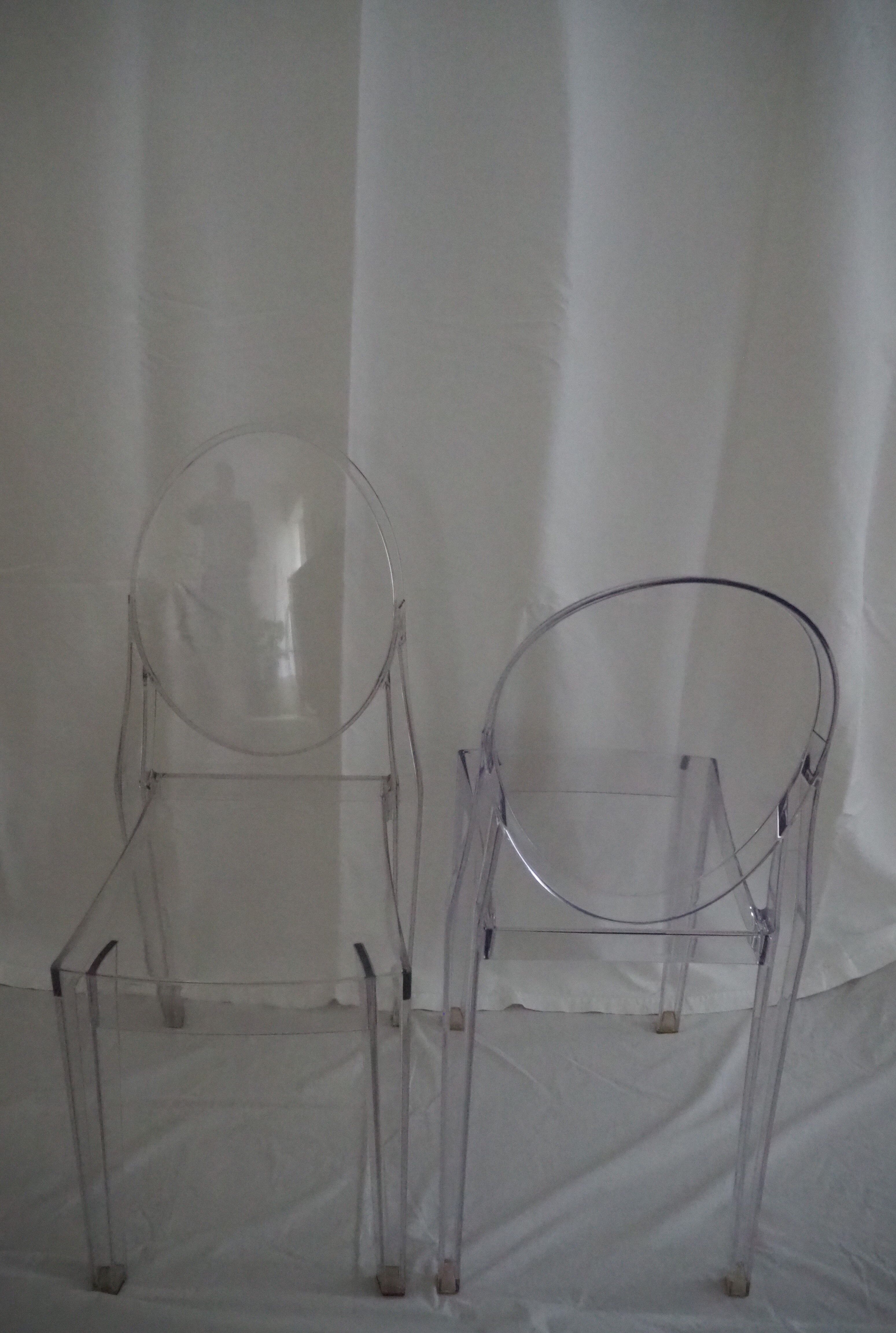 Pair of stackable chairs Victoria Ghost by Philippe Starck, Kartell
