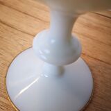Coupe verre à pieds vintage opaline blanche laiton