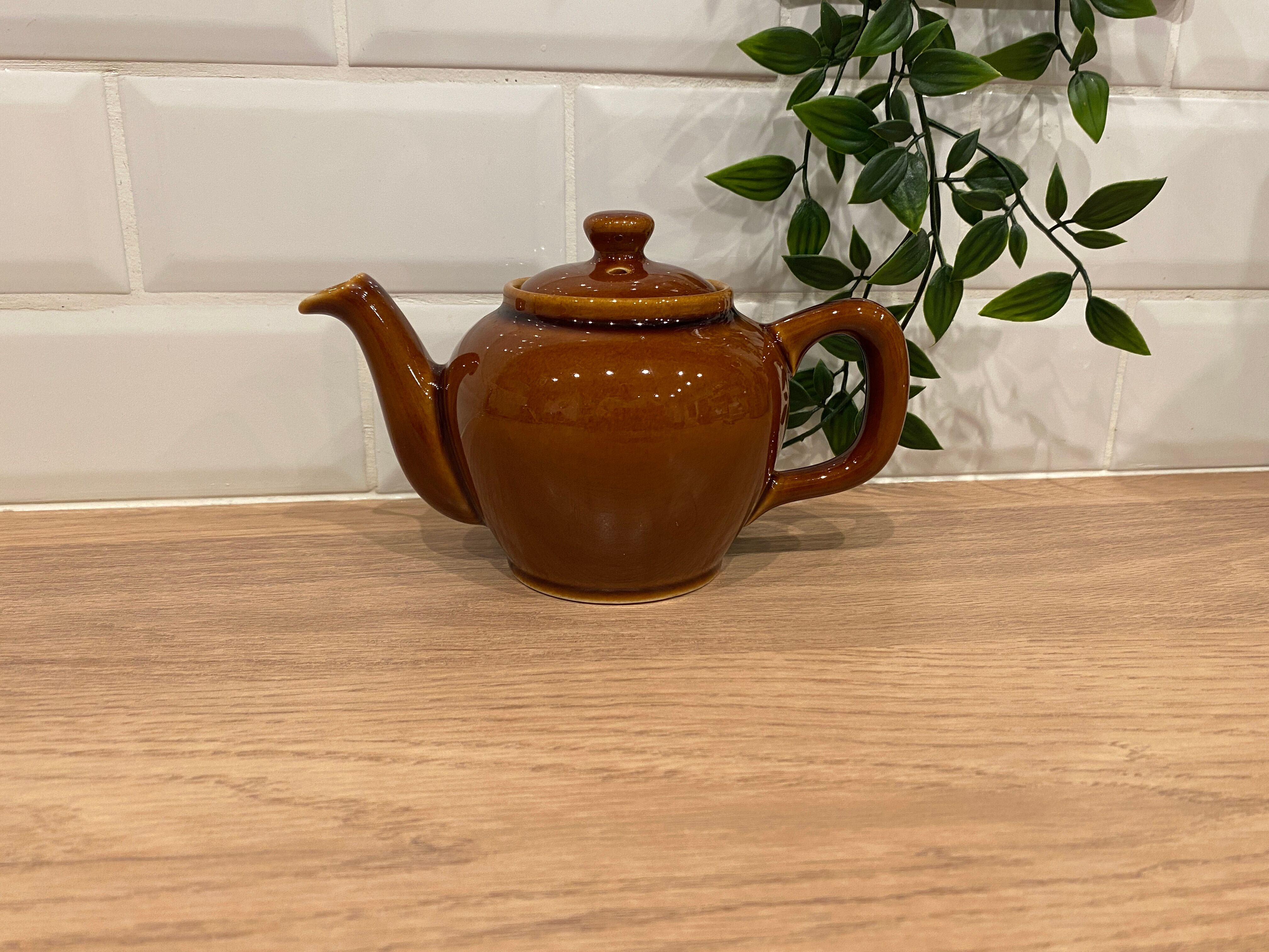 Individual earthenware teapot