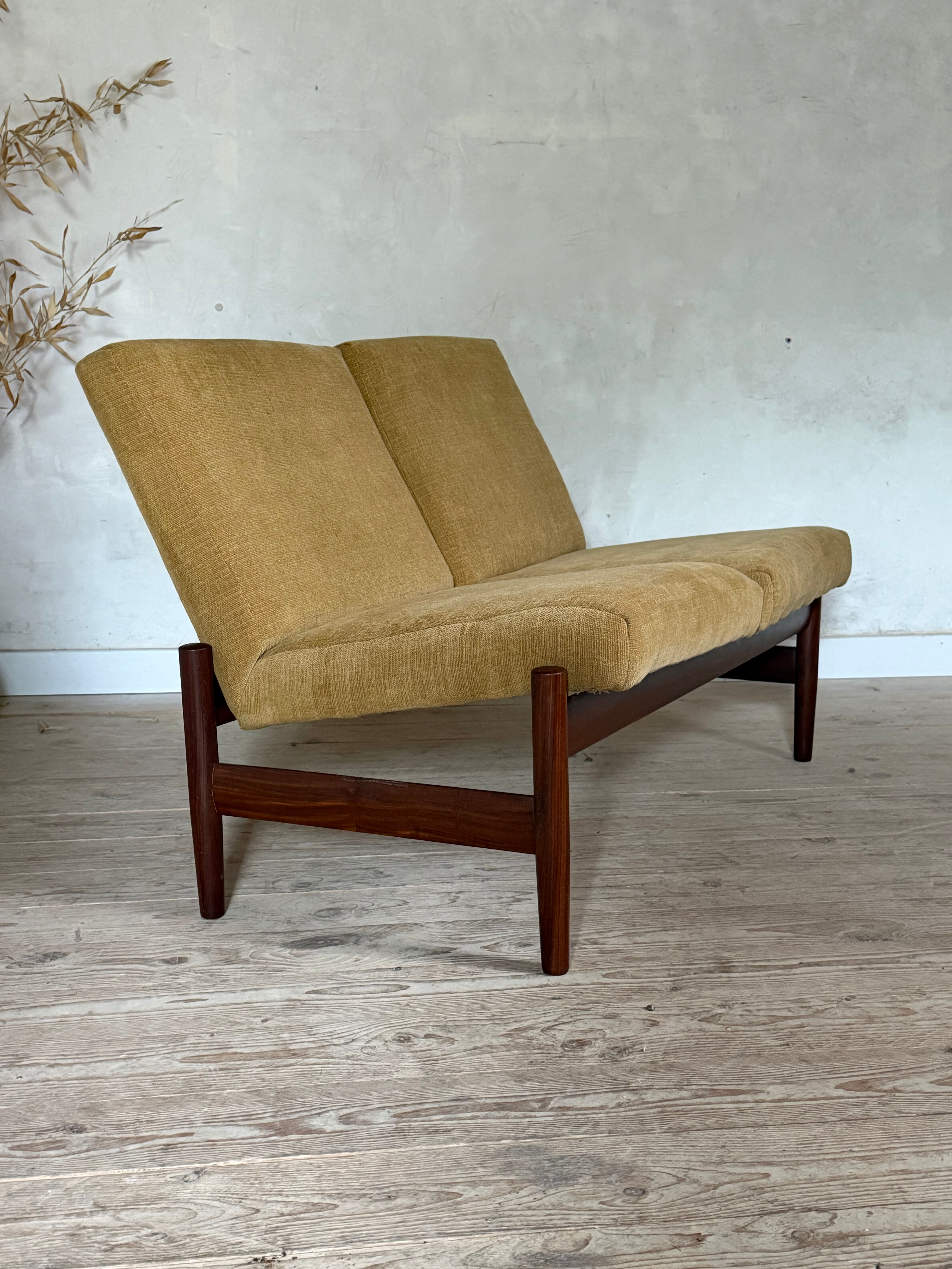 Banquette scandinave vintage velours jaune