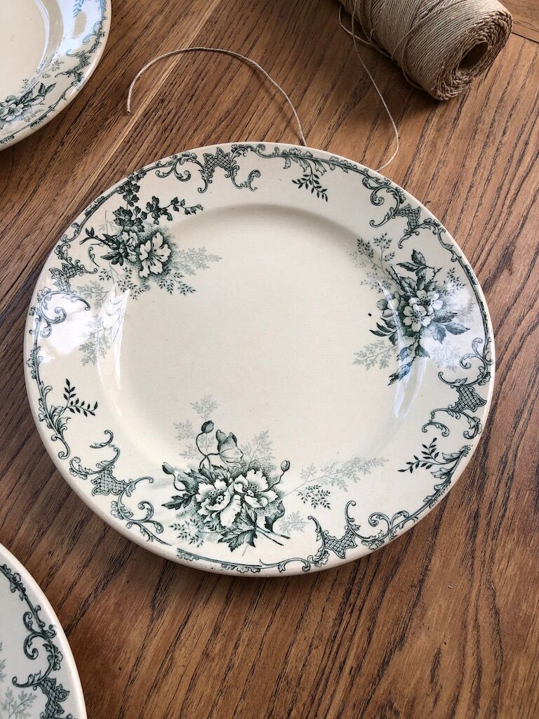 4 plates Iron Earth H.C.