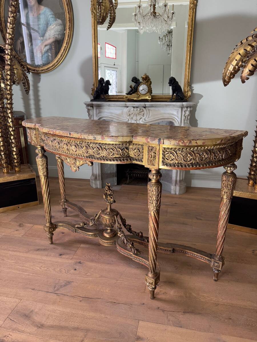 Console with 4 legs from the end of the 19th century in gilded wood in the Louis XVI style.