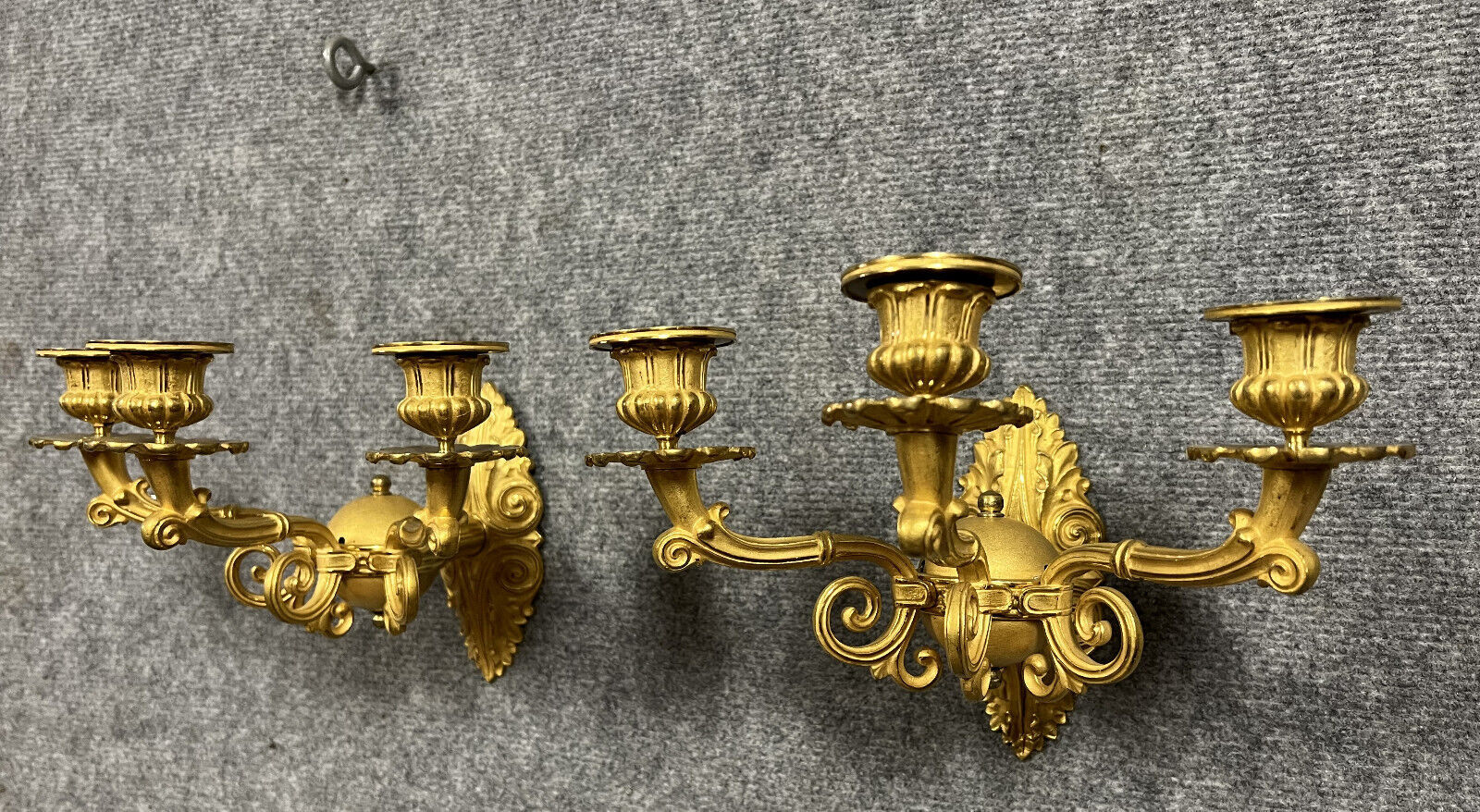 Pair of sconces period Consulate (18th) in gilded bronze with two patinas