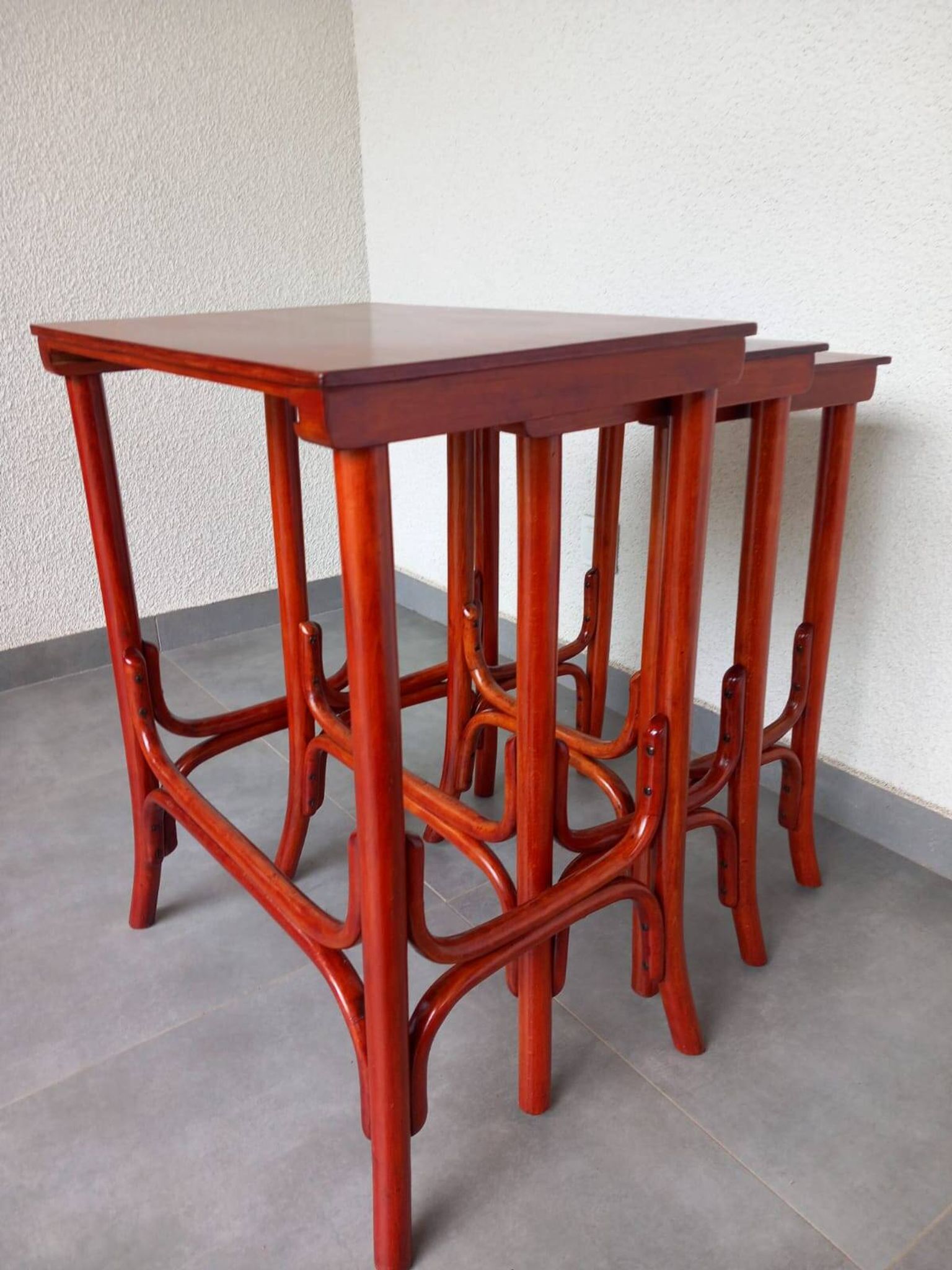 Ensemble de trois tables Pologne Cracovie années 1930