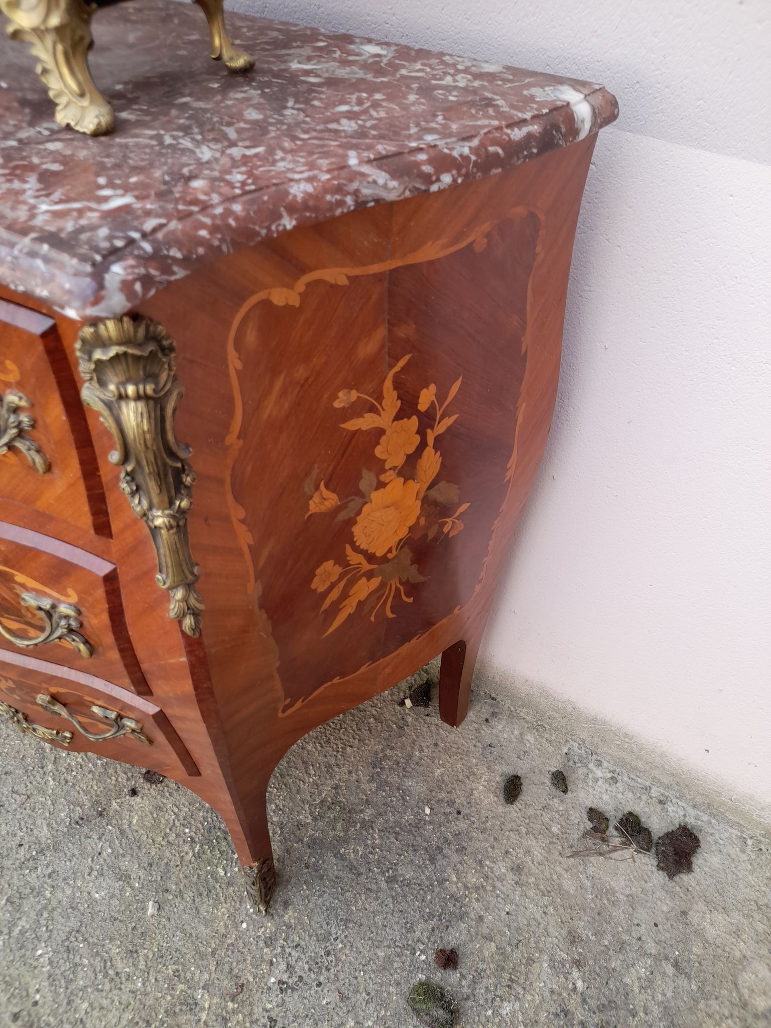 Louis xv style chest of drawers in rosewood marquetry
