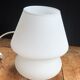 Lampe champignon en opaline blanche