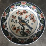 Assiette murale en faïence à décor de peinture de fleurs et oiseau 28 cm
