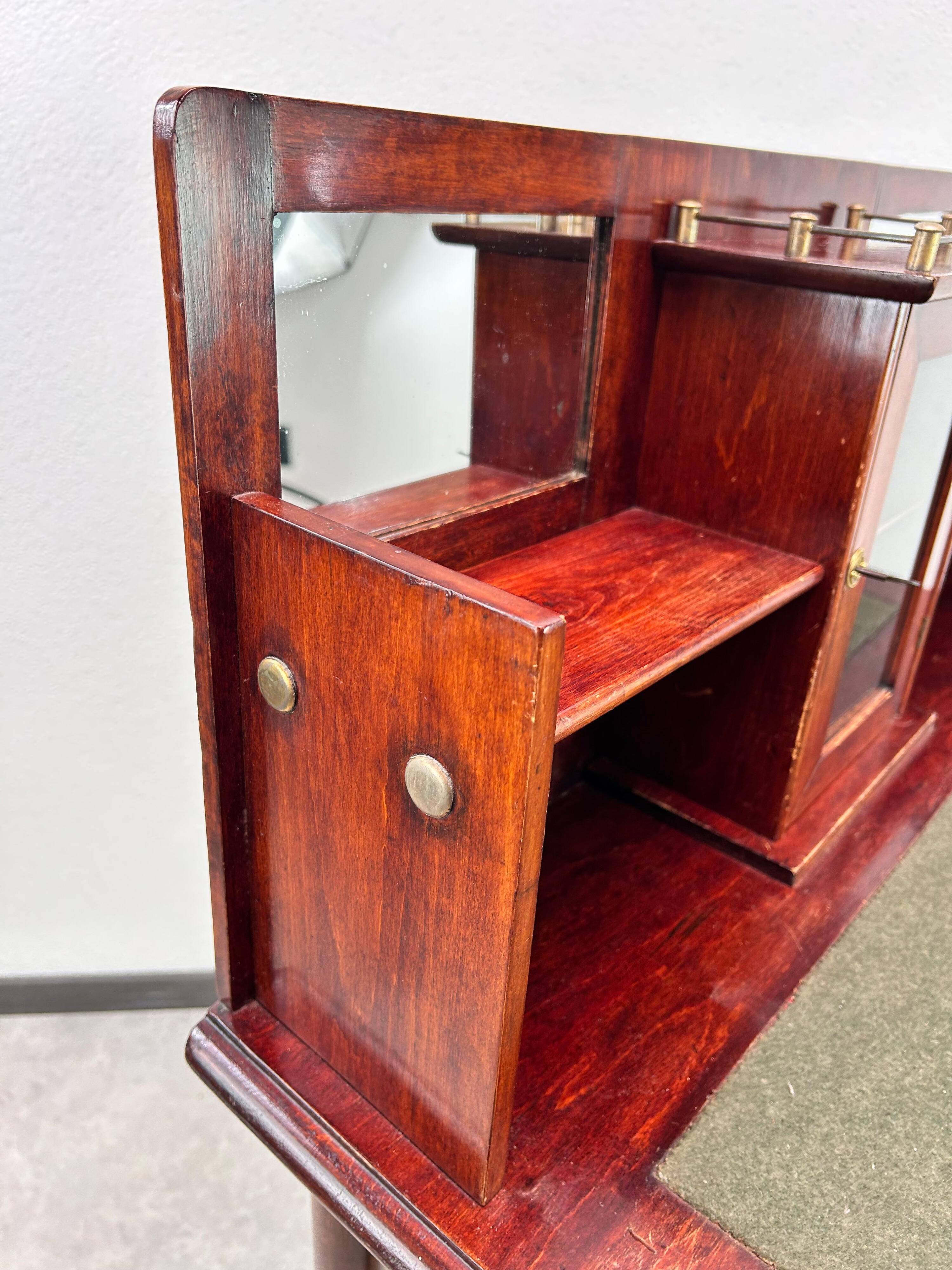 Small writing table secession