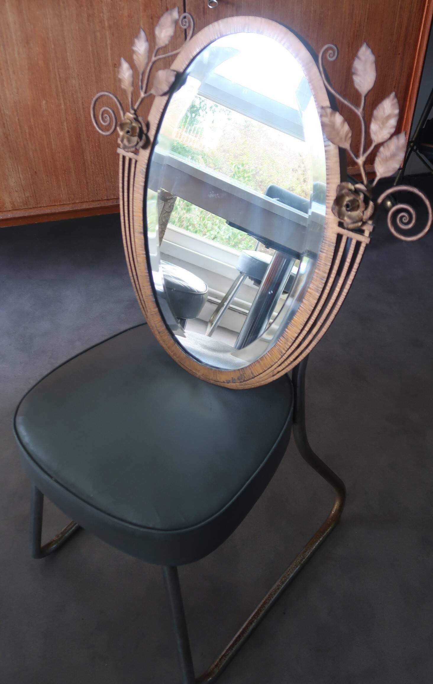 Art Deco mirror from the 1930s in hammered steel.