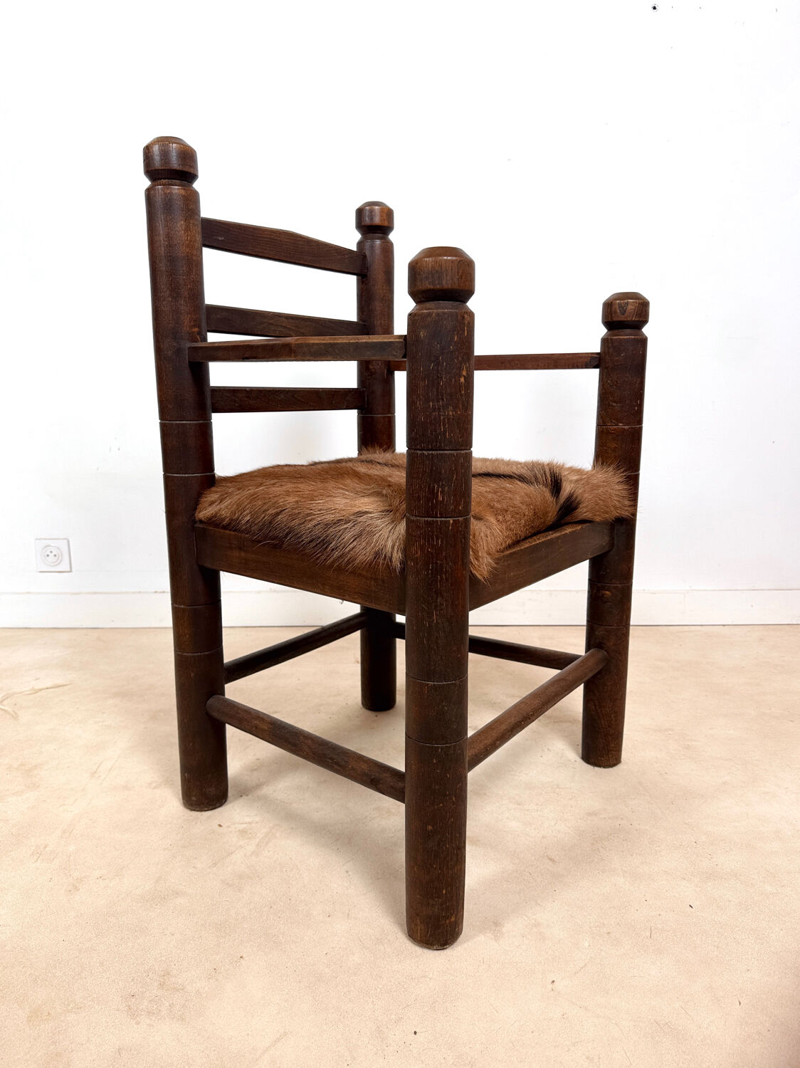 Fauteuil brutaliste dans le goût de Charles Dudouyt