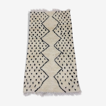 Tapis berbère marocain à pois noir et blanc 167 x 194CM