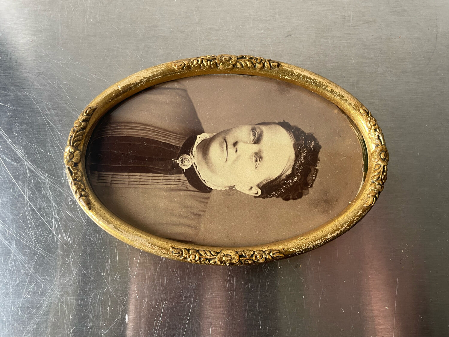 Antique Oval Frame gilded wood 15 cm x 10 cm