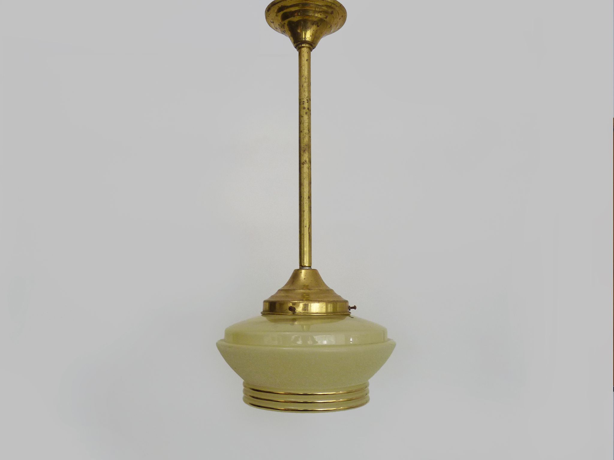 Suspension globe yellow granite, bordered gold lampshade old art deco. Year 50