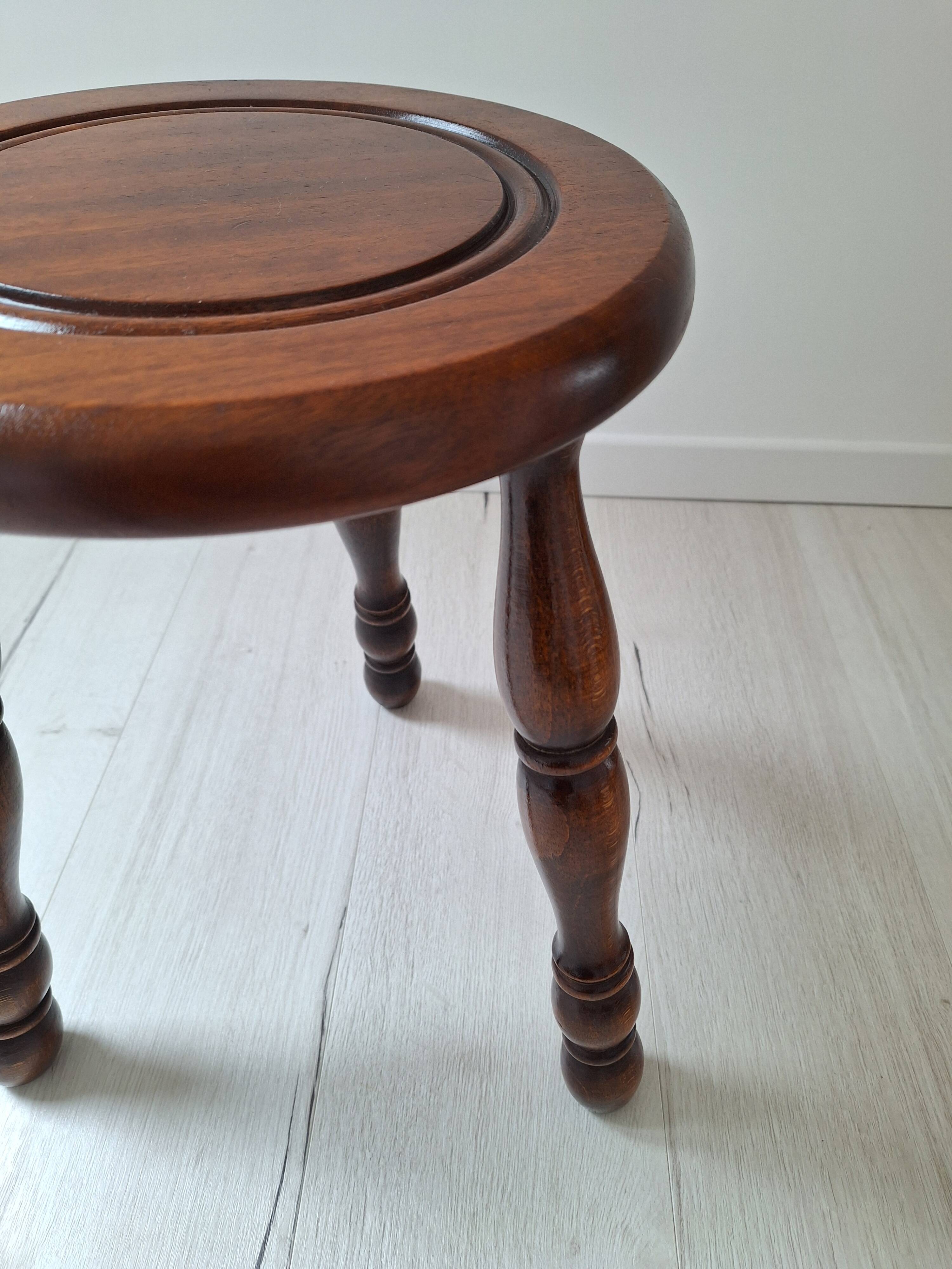 Tabouret tripode