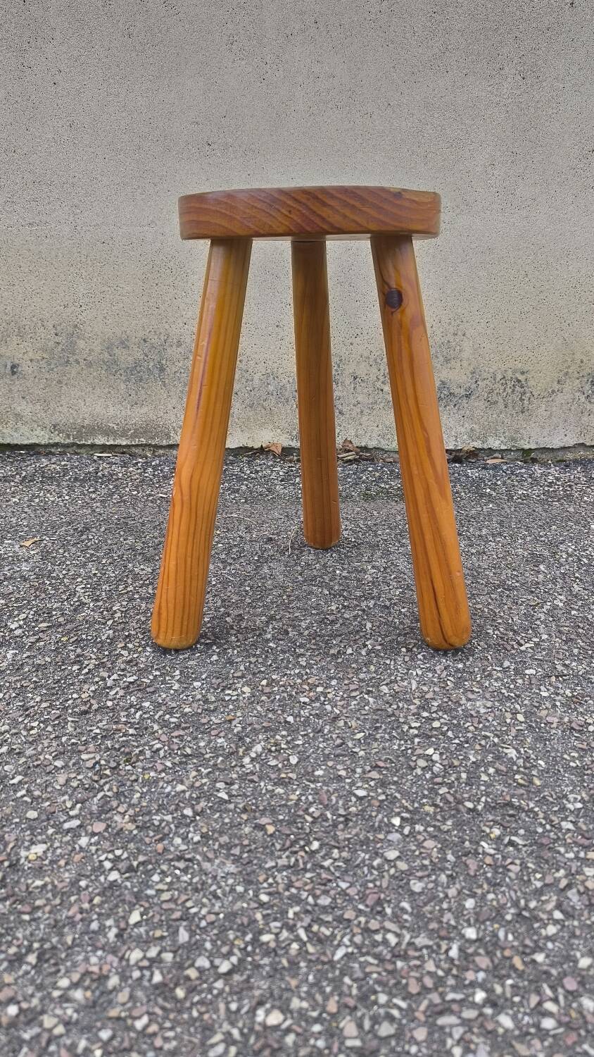 Tabouret tripode