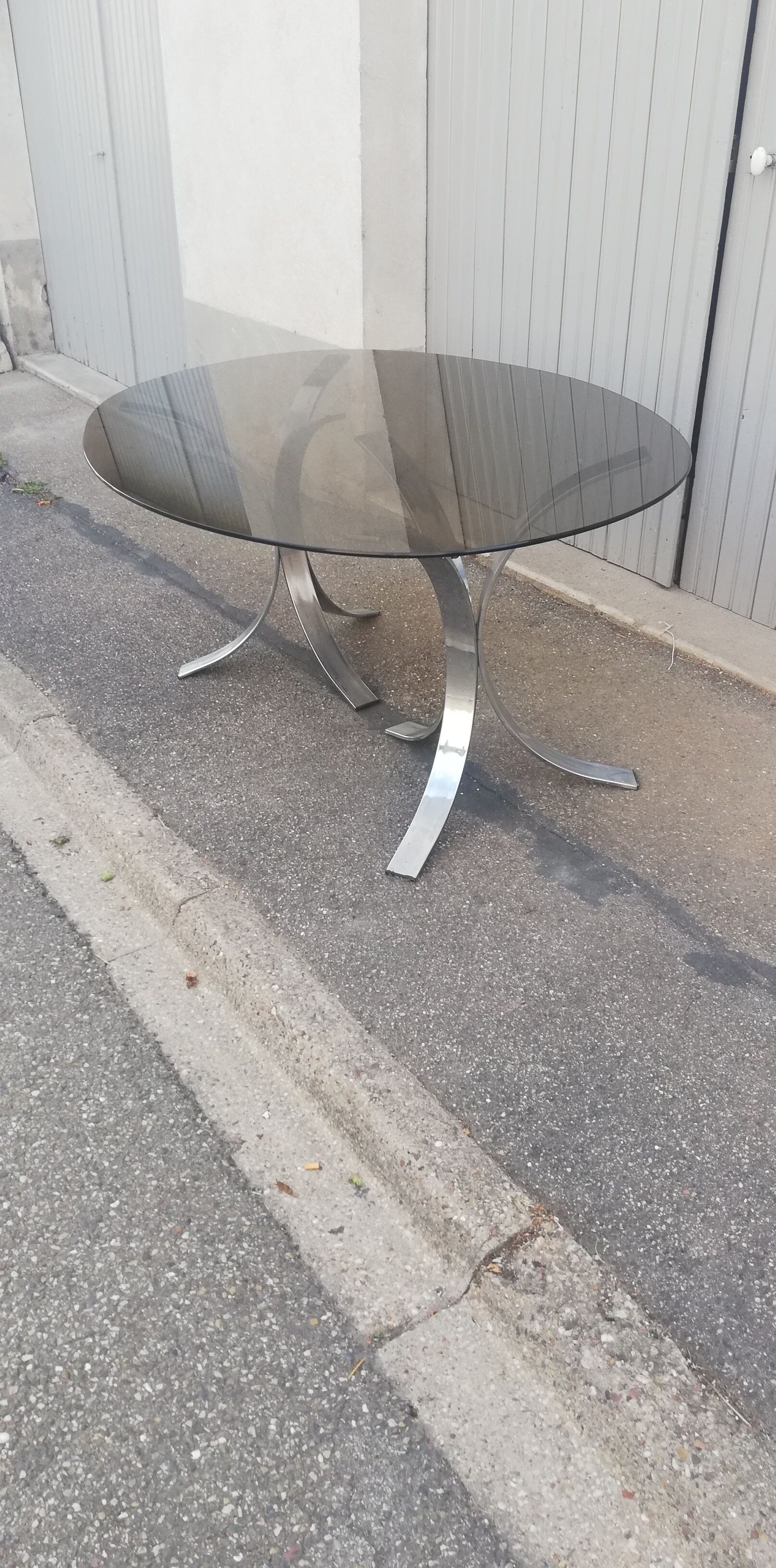 Table ovale vintage chrome et verre fumé