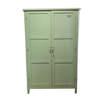 Armoire penderie parisienne d’internat