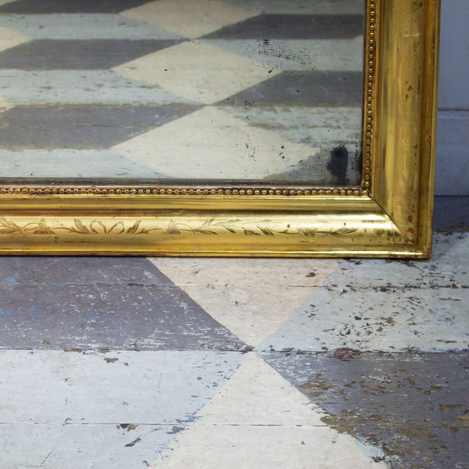 Miroir doré avec gravures,  118x96cm