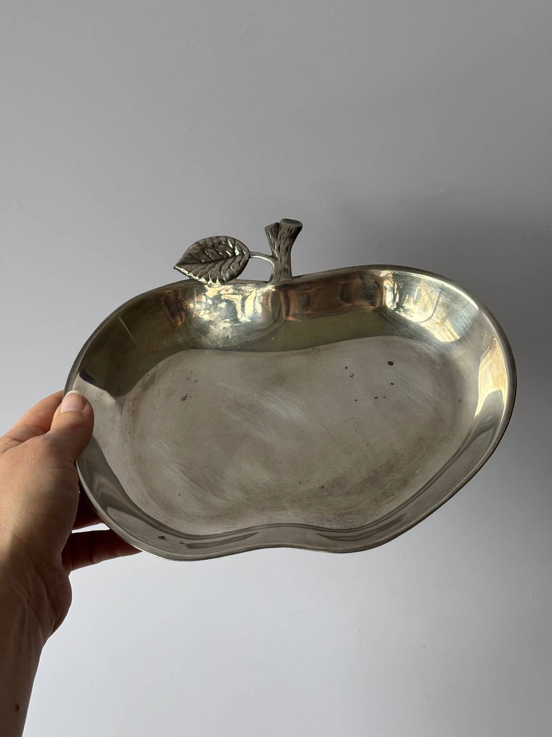 Silver metal apple pocket emptier