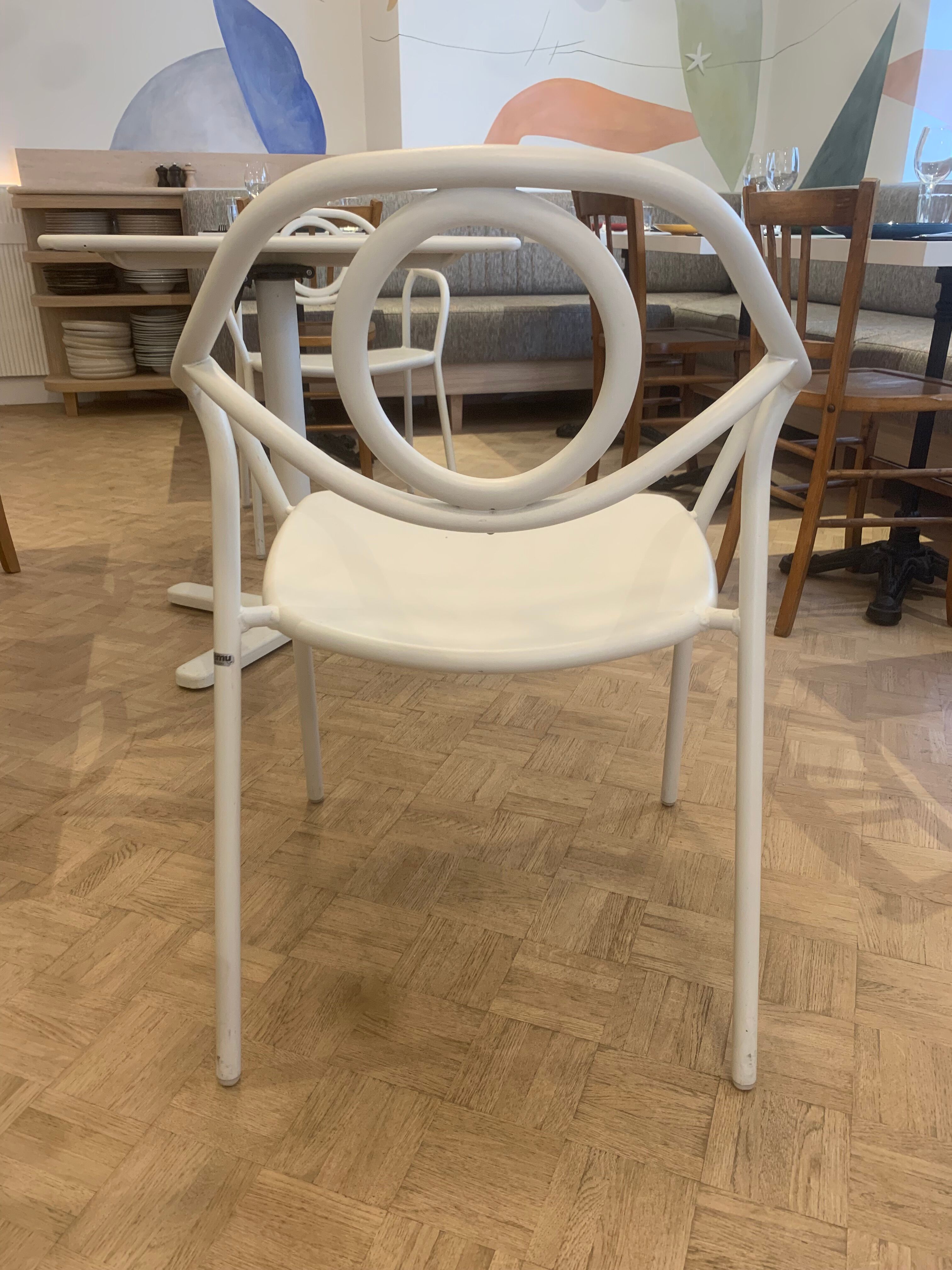 Chaise fauteuil blanche en acier exterieur