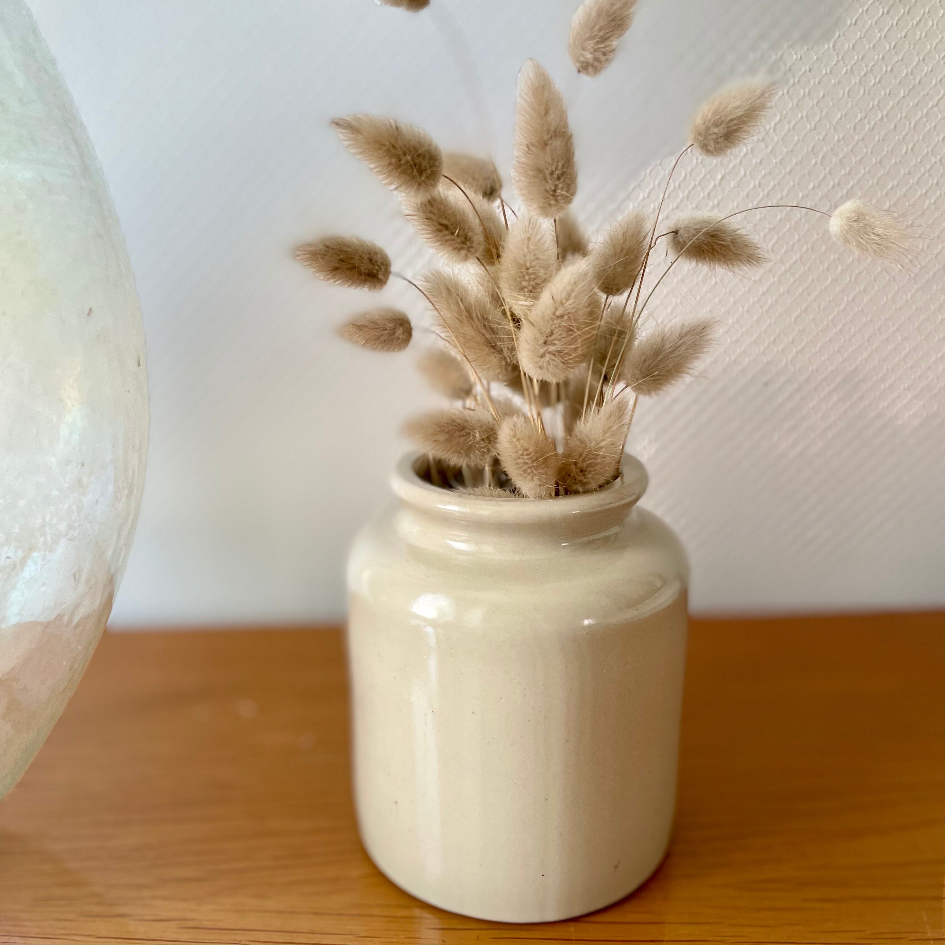 Beige enamelled sandstone pot