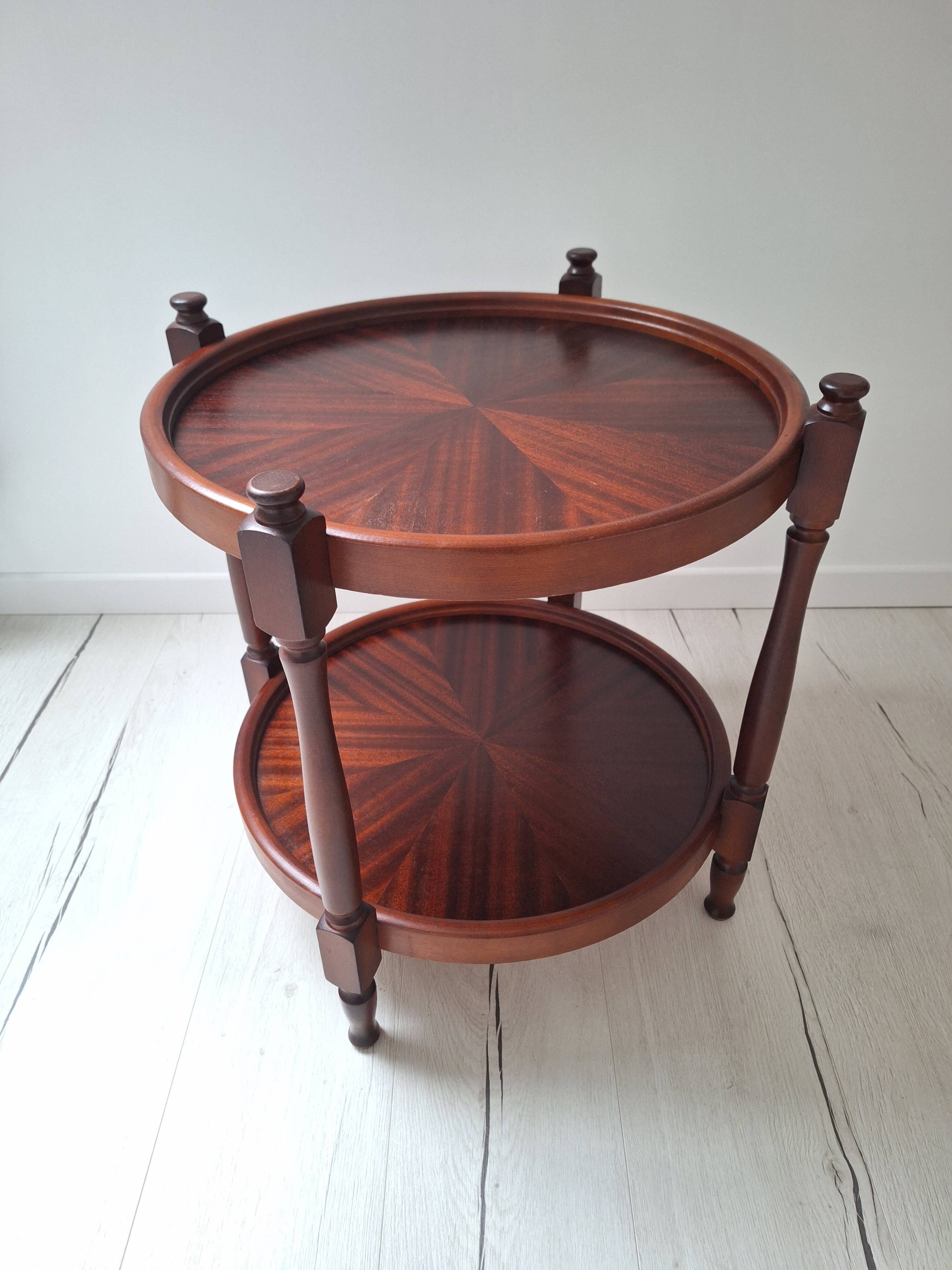 Coffee table / Side table / Round wooden end table