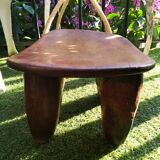 Tabouret where african head rests