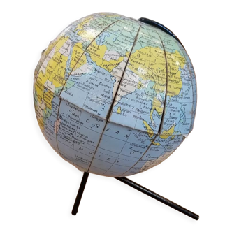 Map of the world Girard and Barrere