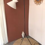 Tripod floor lamp