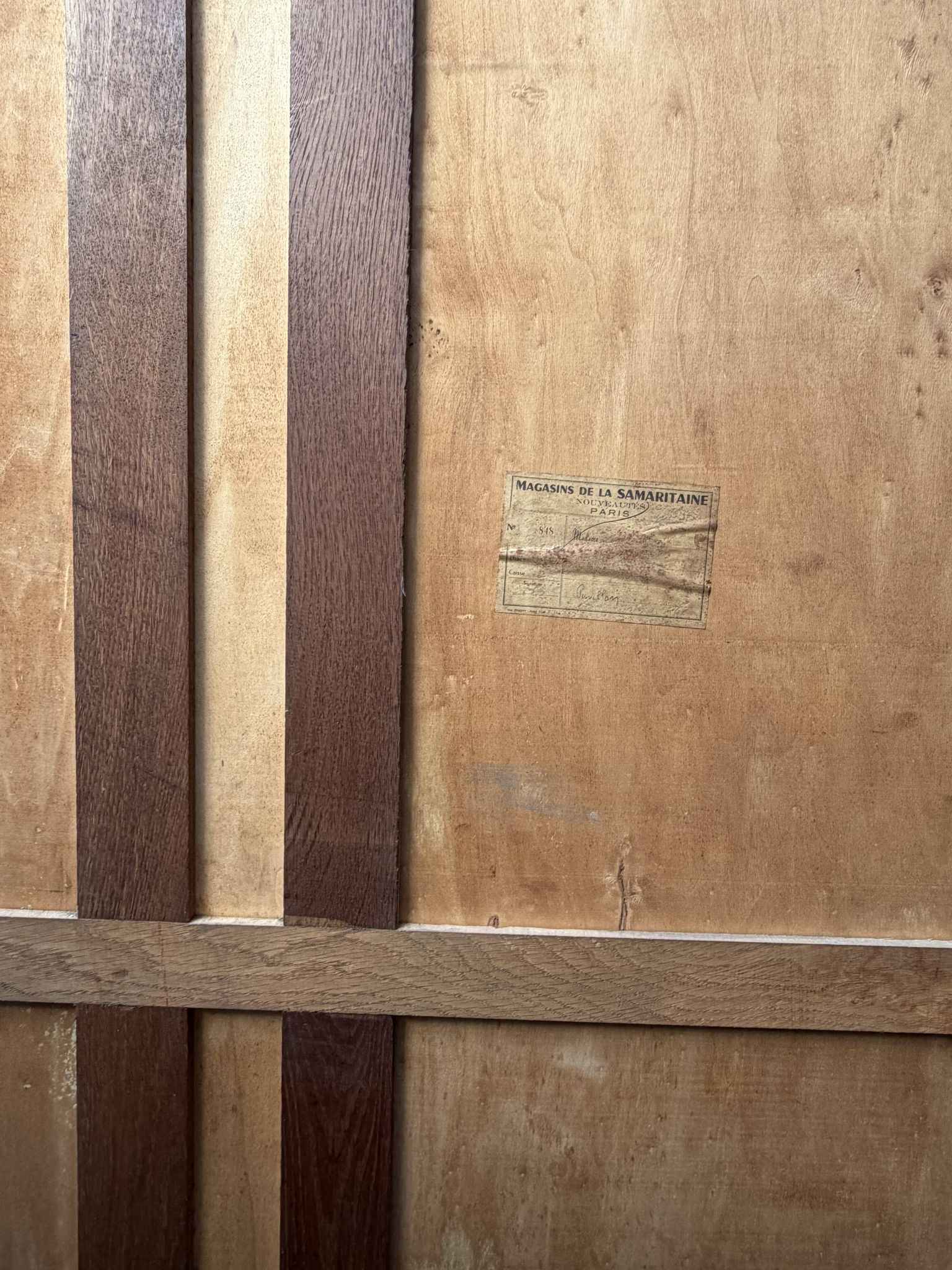 Armoire parisienne vitrée grise de la Samaritaine 1960