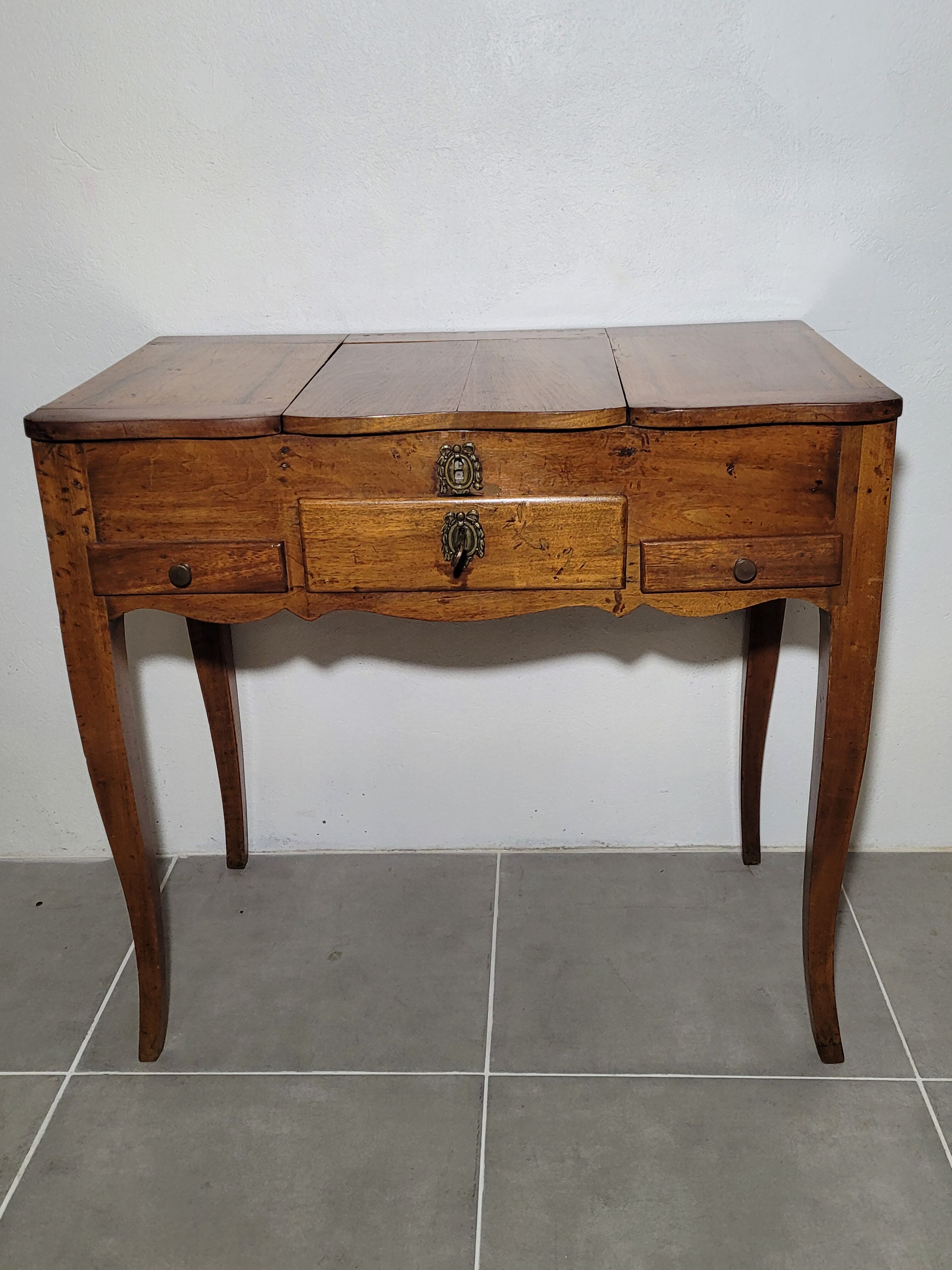Dressing table