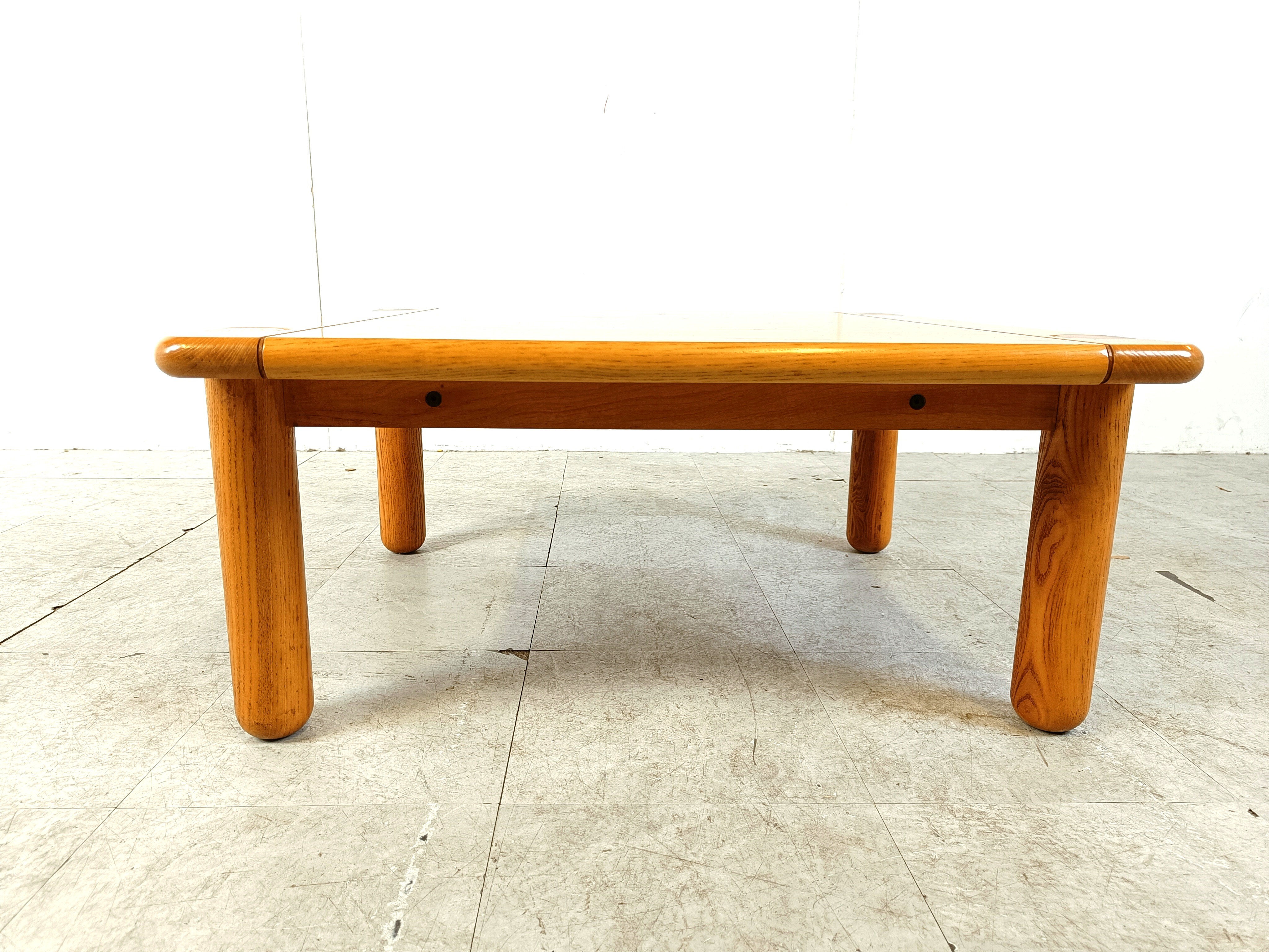 Copie de table basse en bois de style mid-century, années 1970.