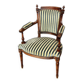 Fauteuil ancien de style Louis XVI.