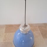 Suspension industrielle bleue