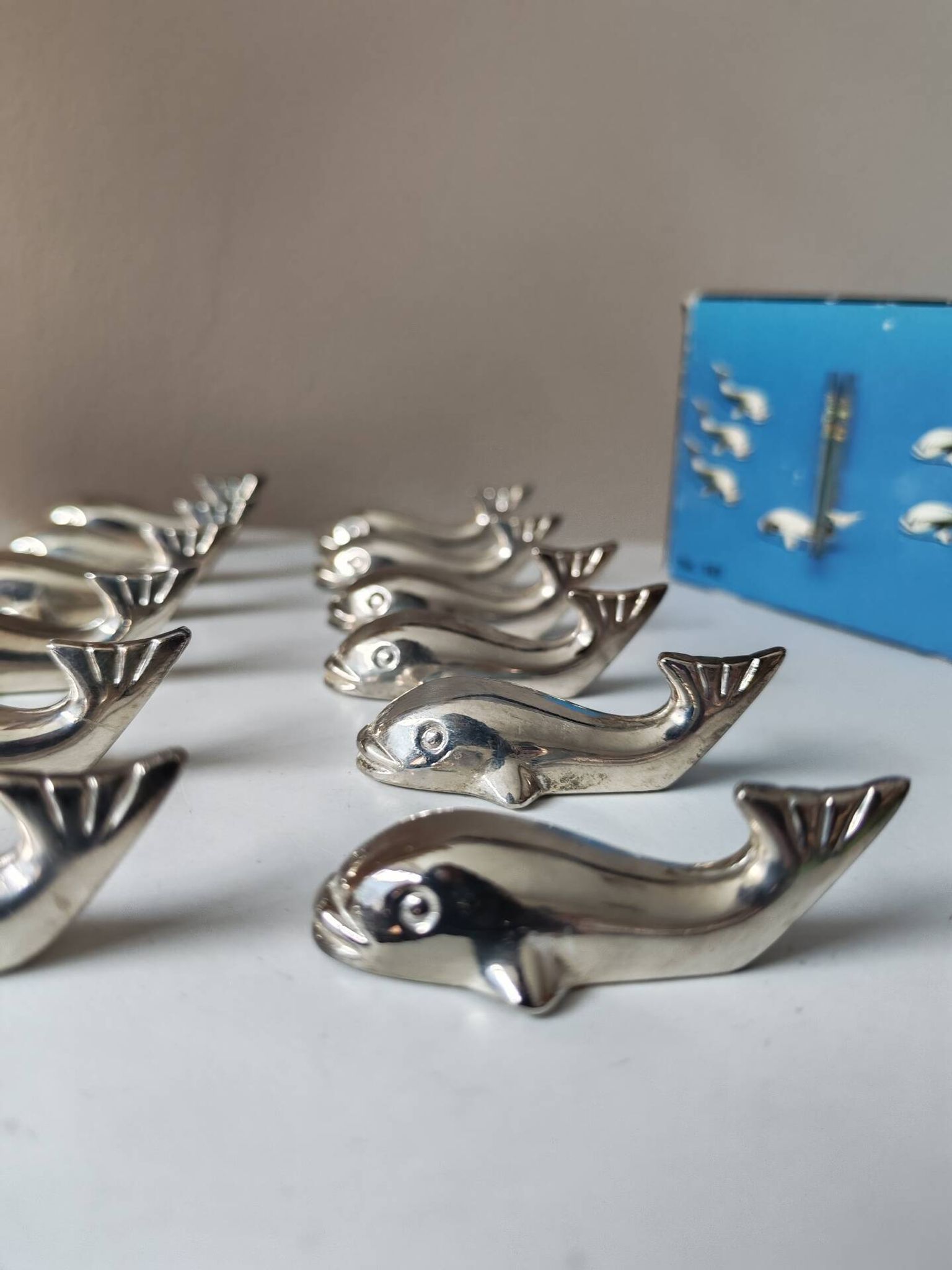 12 silver metal whale knife rests