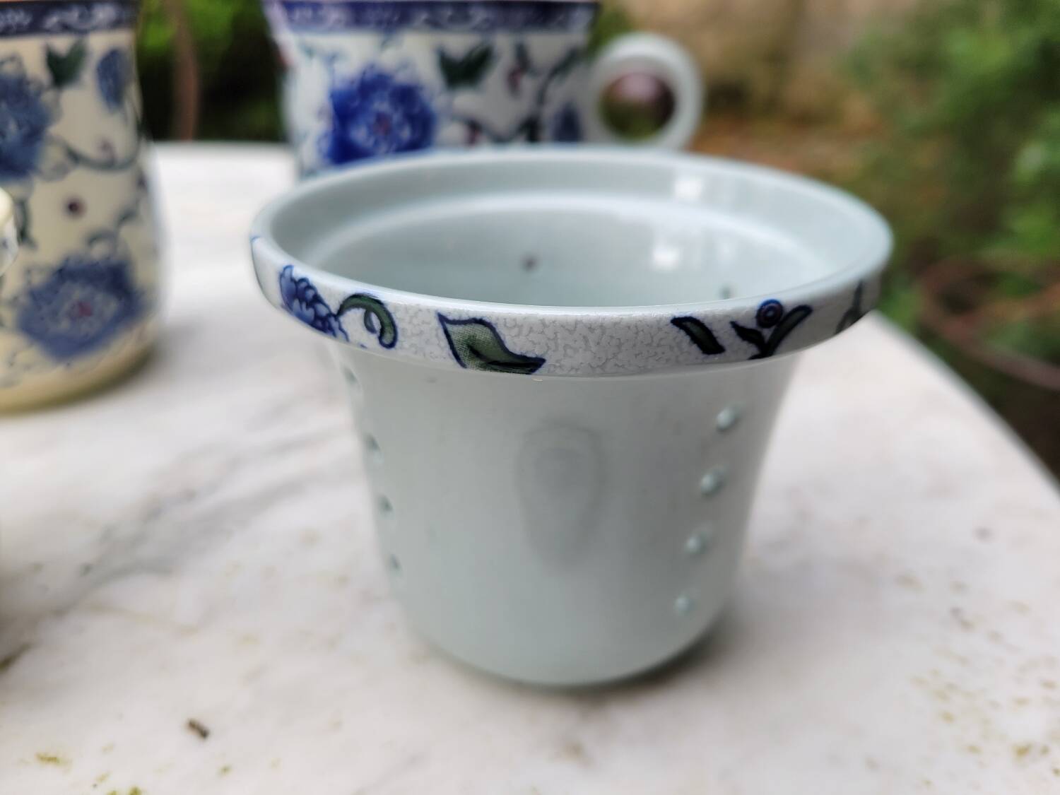 Paire de tasse à thé, couvercle et infuseur