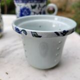 Pair of teacup, lid and infuser
