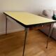 Table en Formica avec 4 chaises