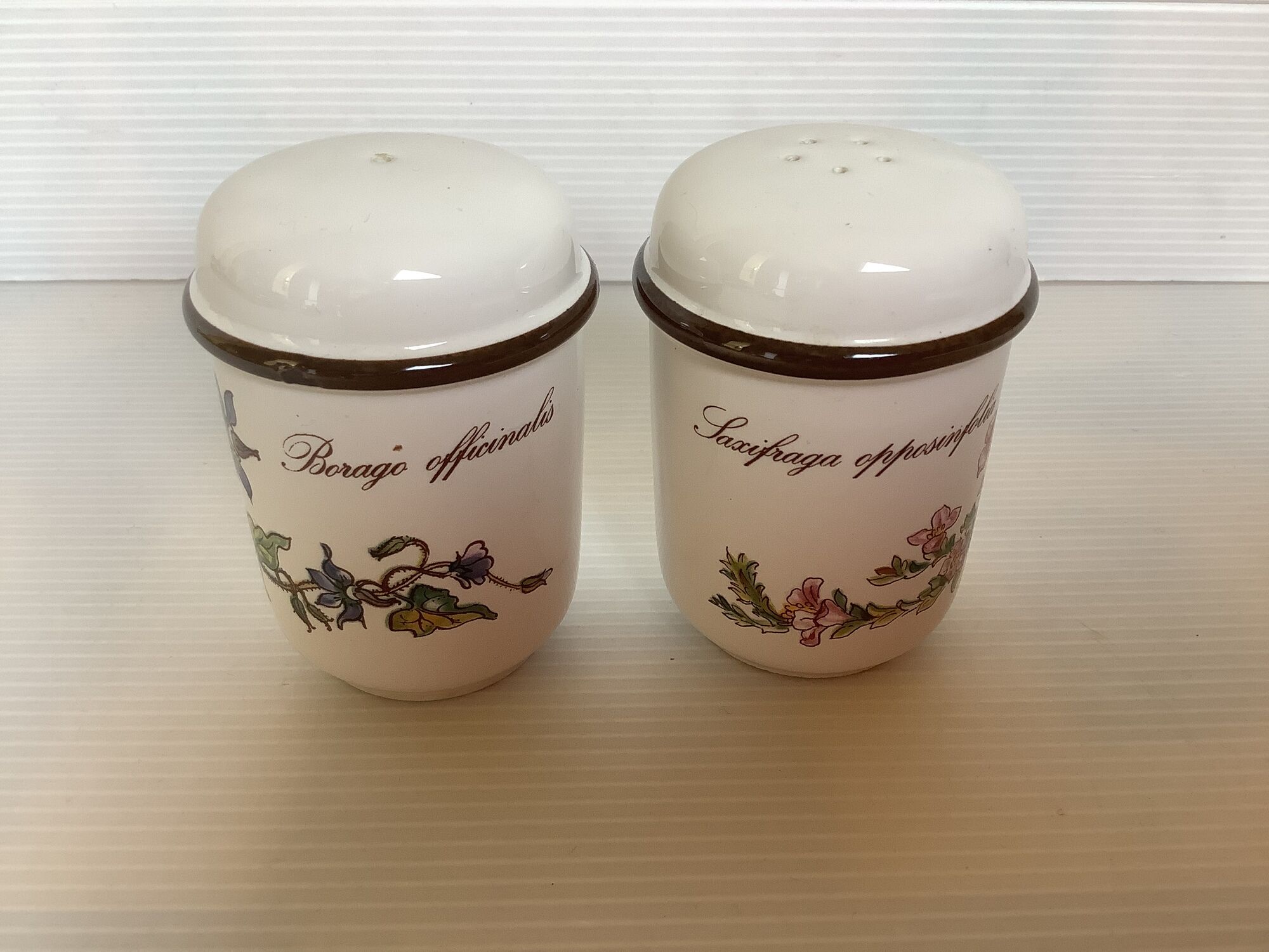 Salt and pepper shaker salt and pepper botanica villeroy and boch