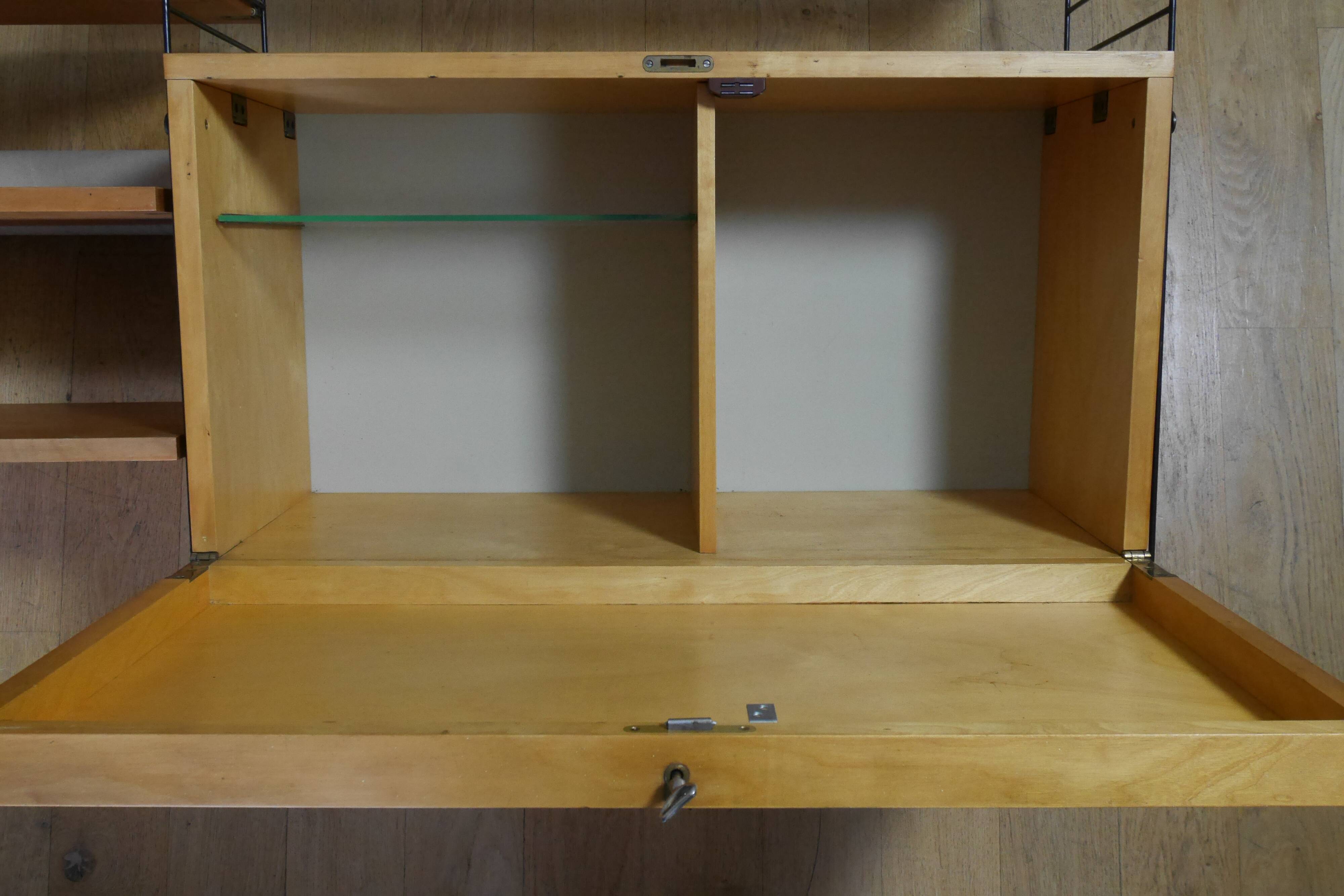 String shelf from the 50s