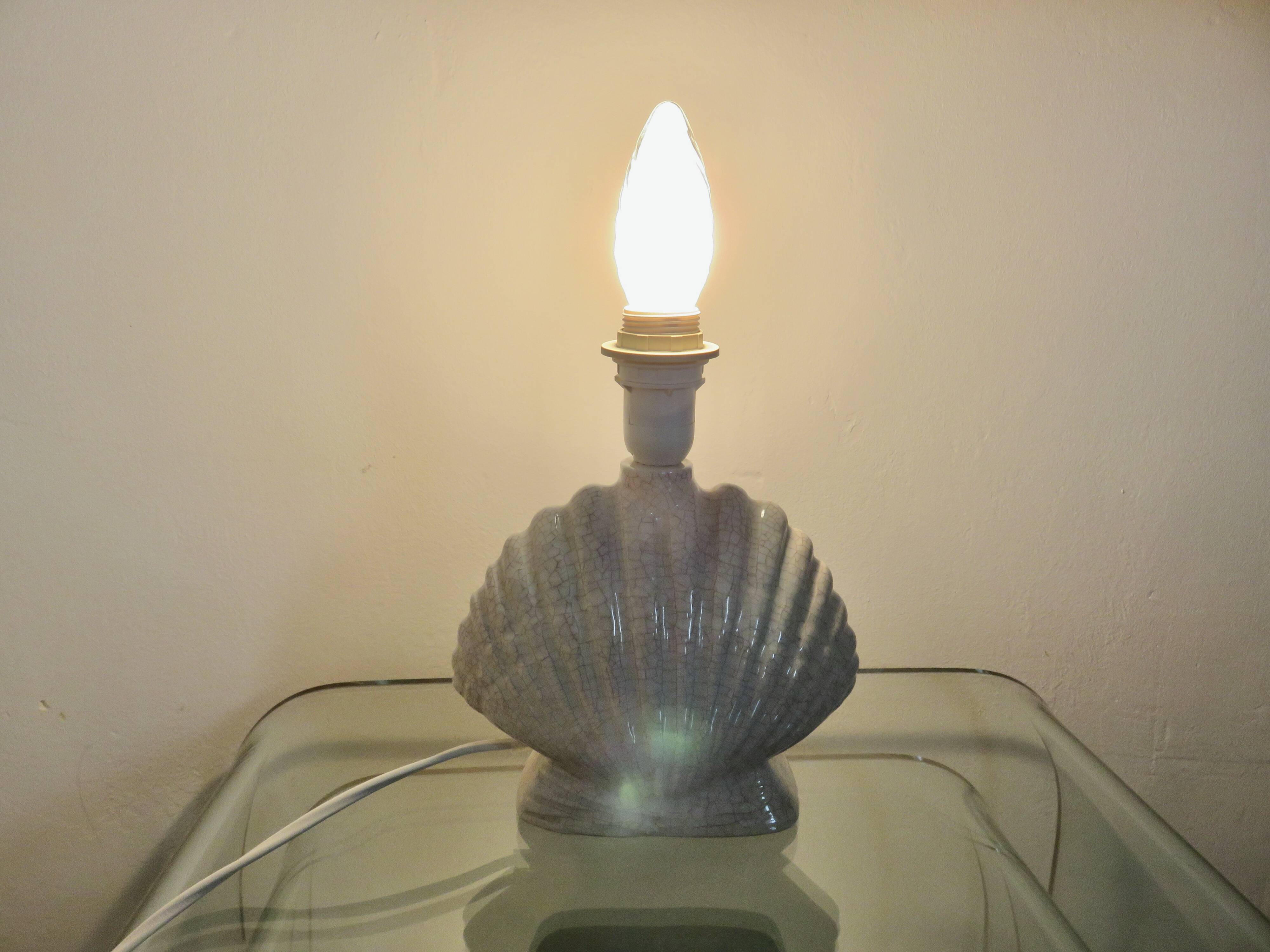 Italian "shell" lamp in cracked ceramic from the 70s and 80s