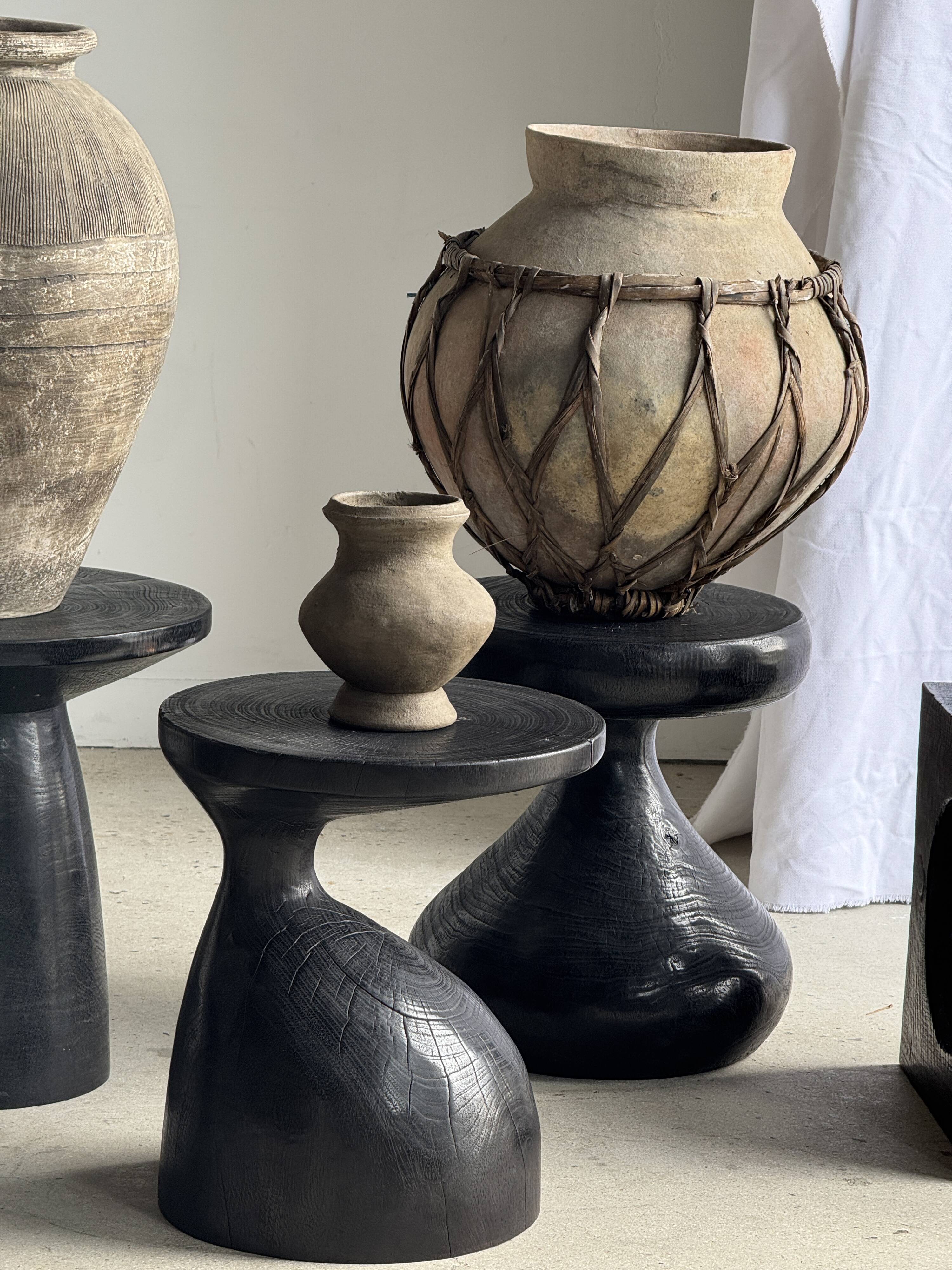 Pawn Black - Stool, side table, end table in solid mango wood.