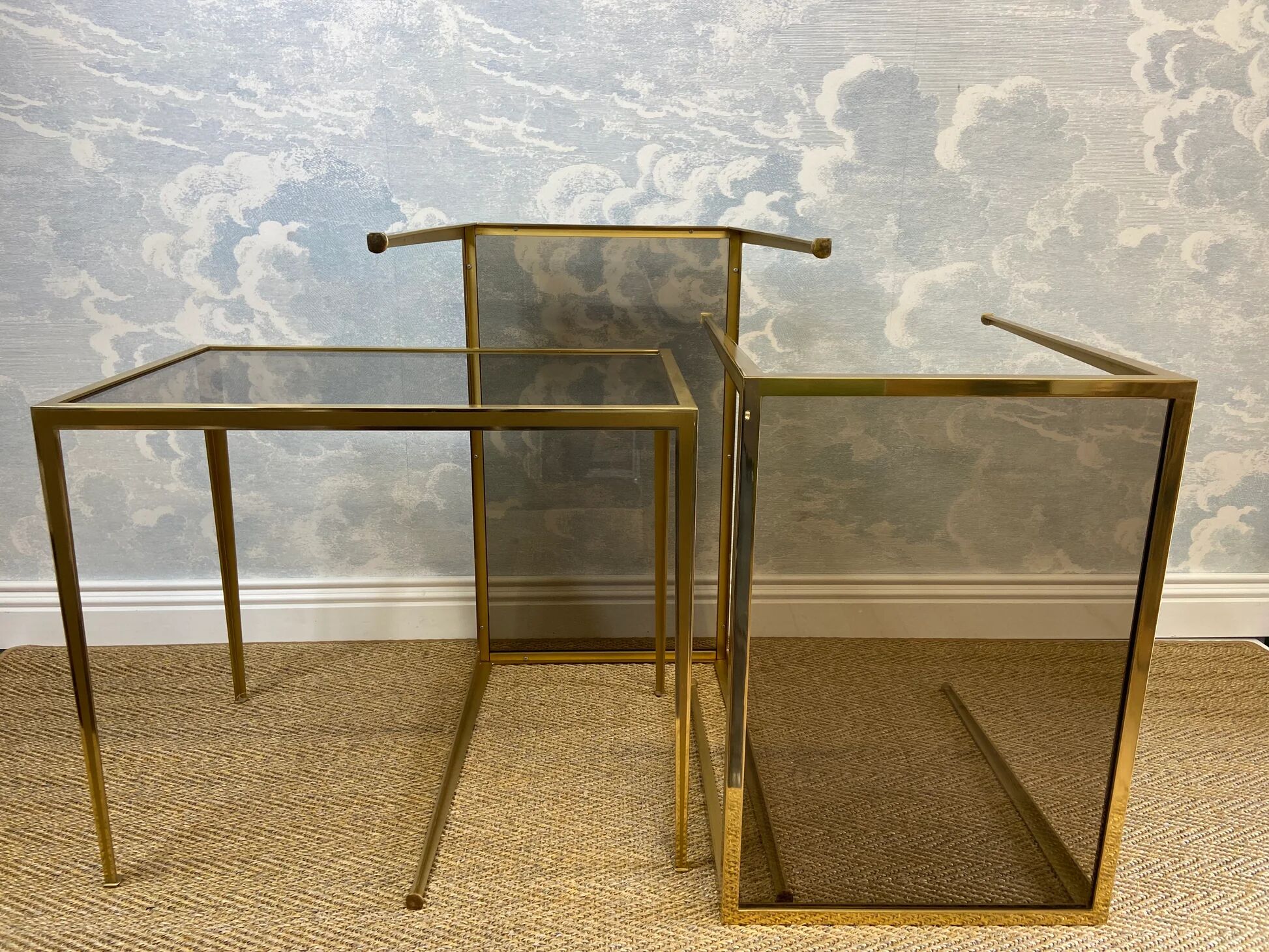 Set of 3 nesting tables in brass, Hollywood Regency, Vereinigte Werkstätten, Germany, 1960s.