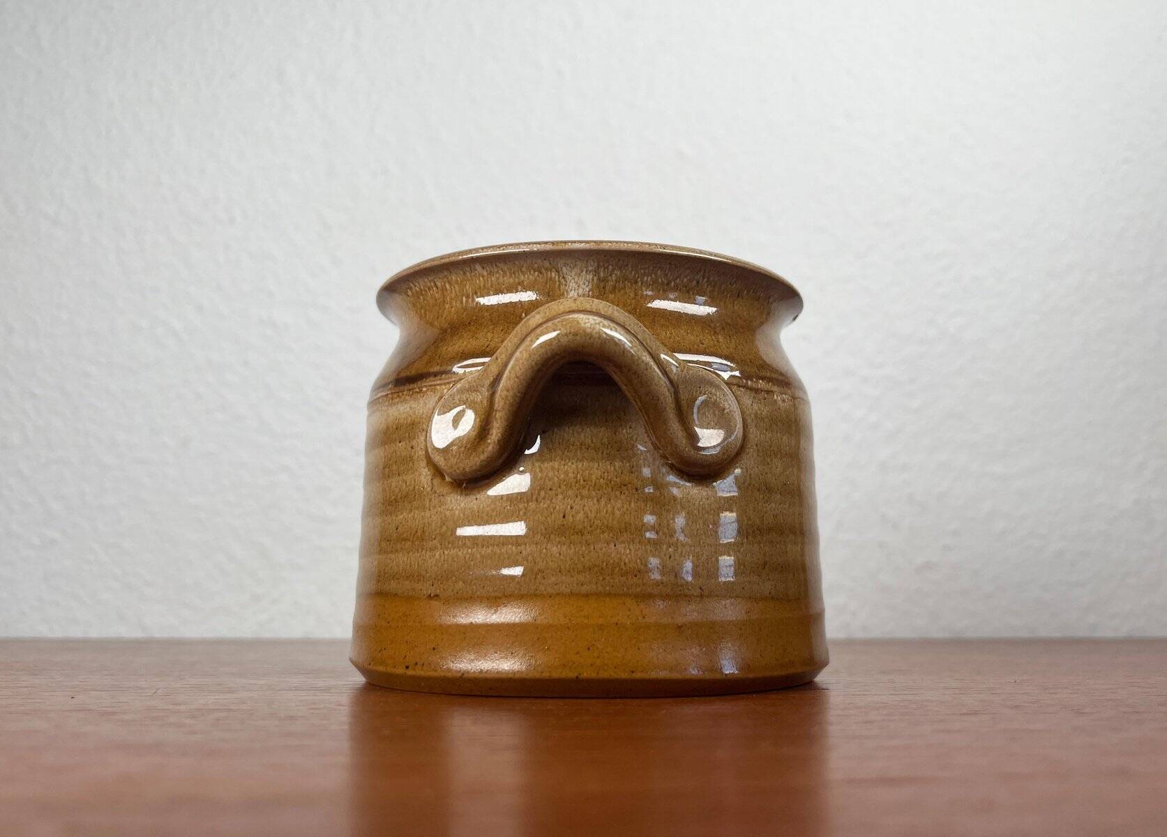 Mid-century Danish studio pottery bowl by Kaj Henning Jensen for Kh Keramik, 1960s.