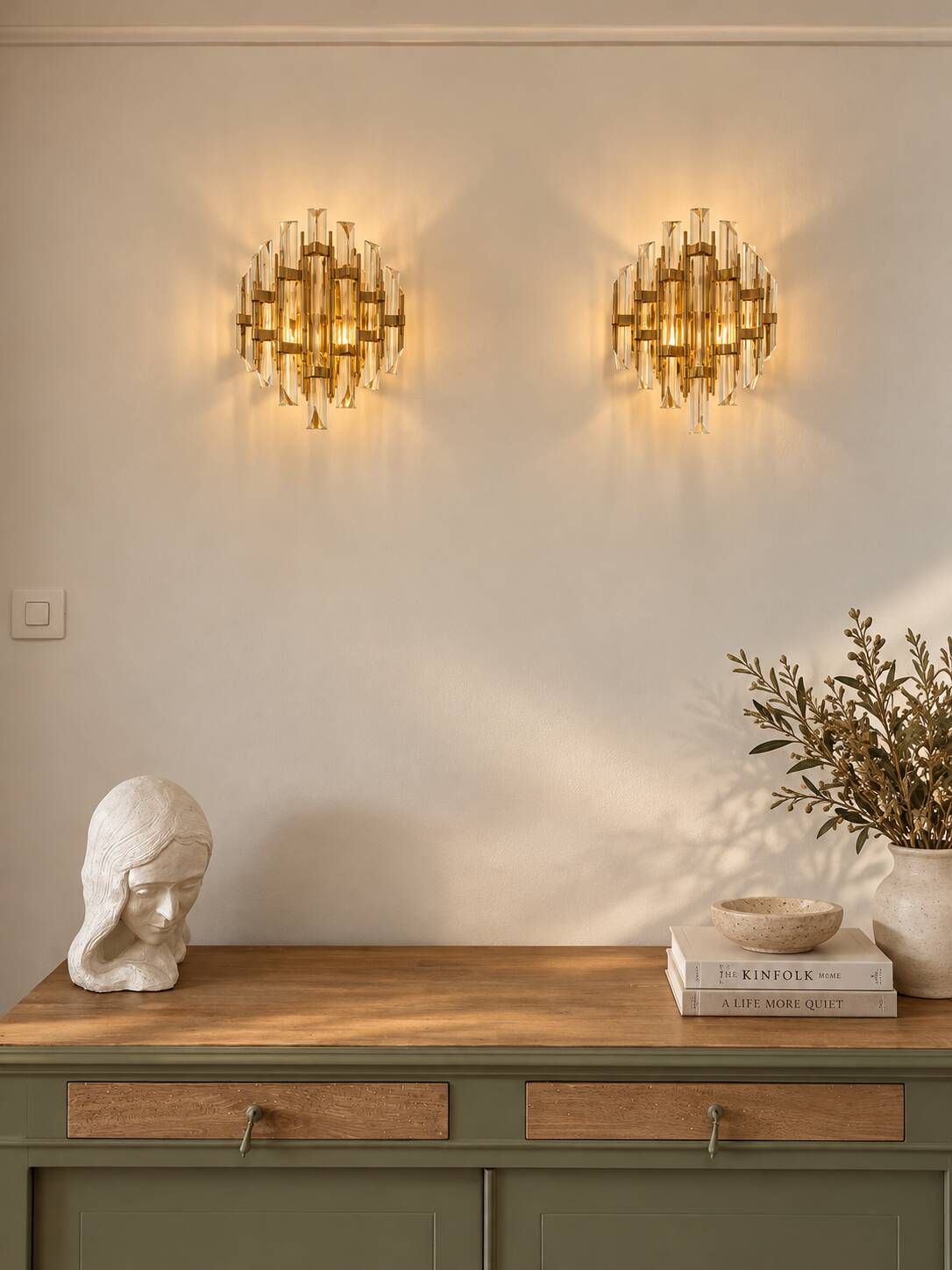 Pair of Venini wall sconces in cut Murano glass, circa 1970.