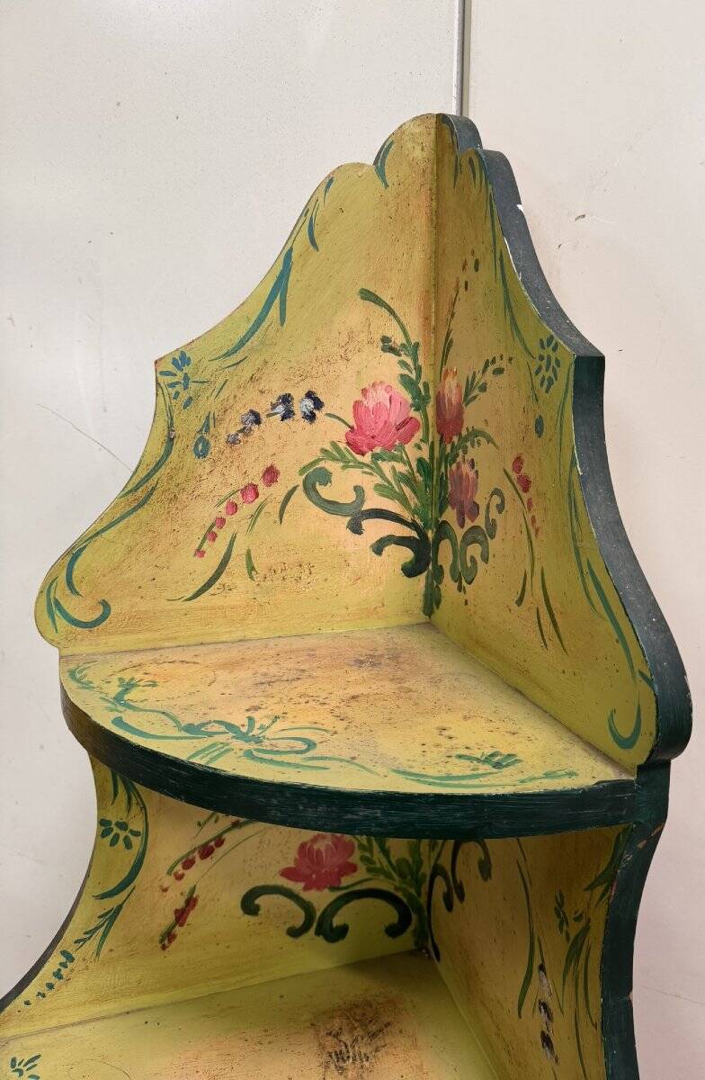 Louis XV style Venetian curved corner cupboard in lacquered wood