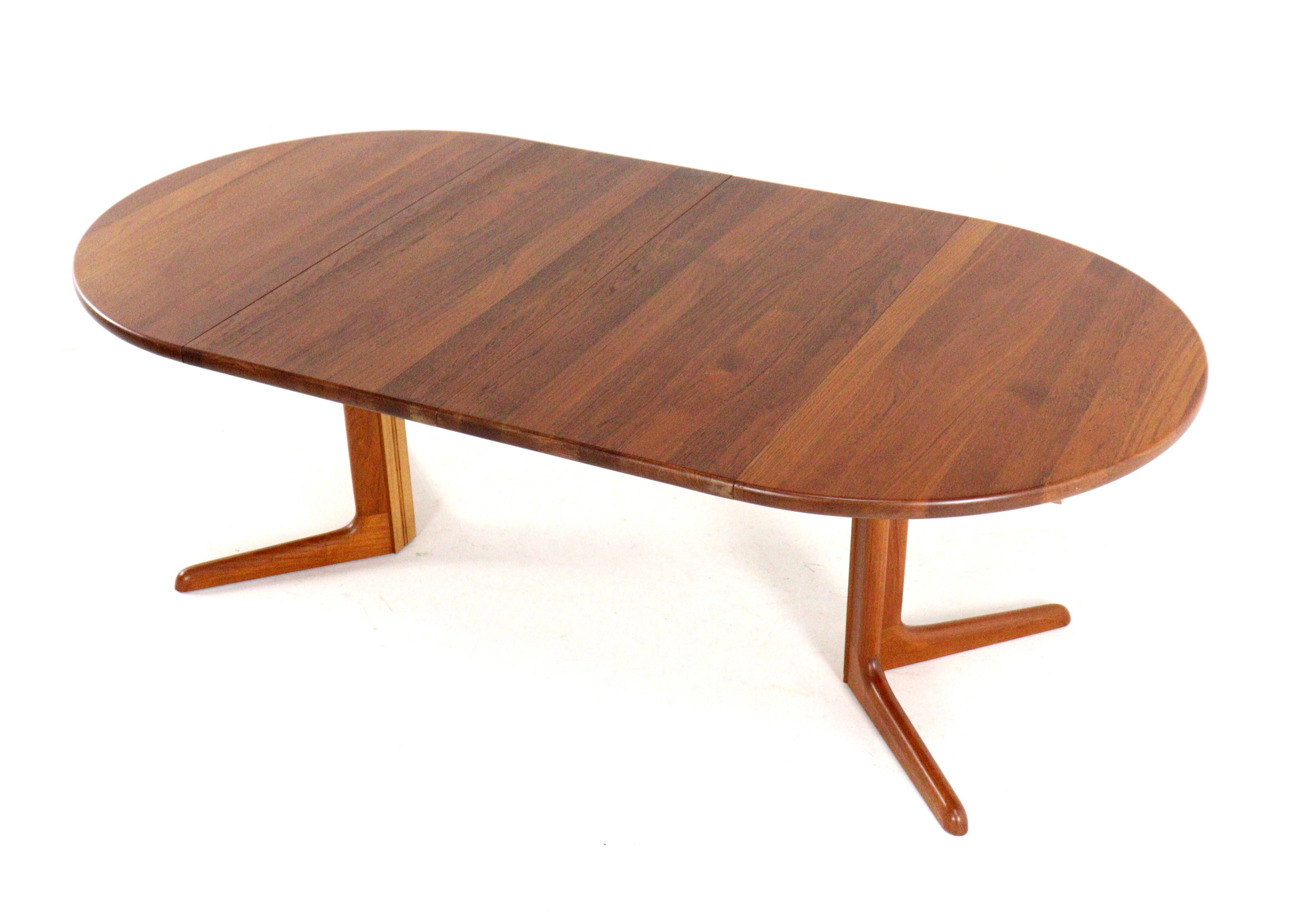 Round 2x extendable Danish Design teak dining table 'Krageris'